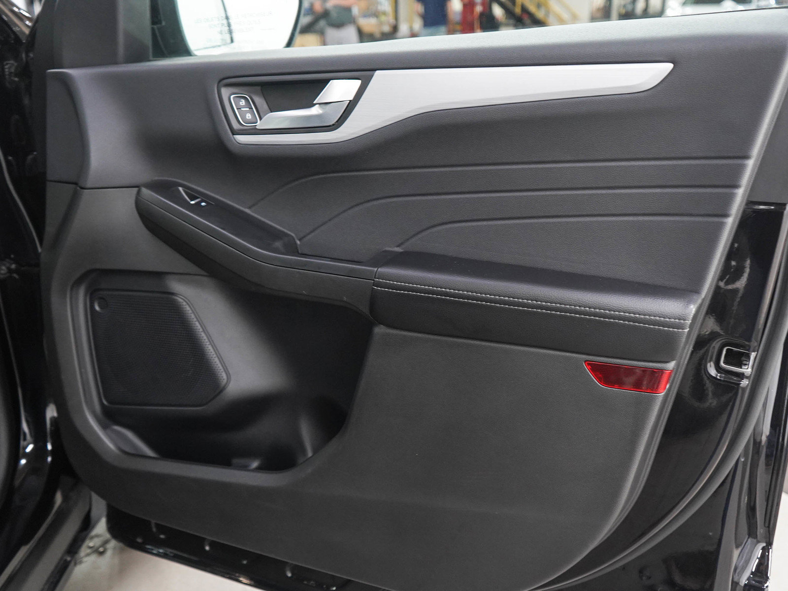 Used 2025 Ford Escape Platinum AWD/4WD image 9