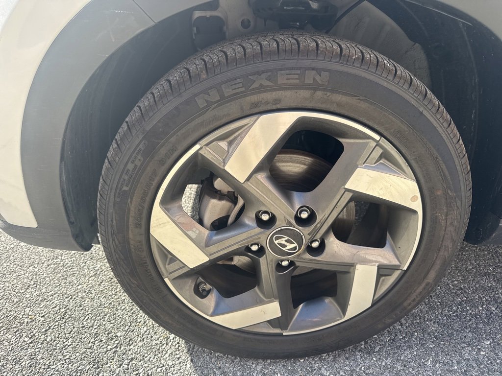 Used 2025 Hyundai Venue SEL image 10