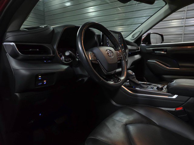 Used 2020 Toyota Highlander Limited image 10
