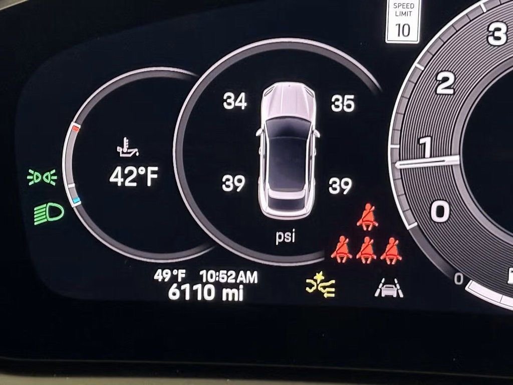 Used 2024 Porsche Cayenne Coupe image 21