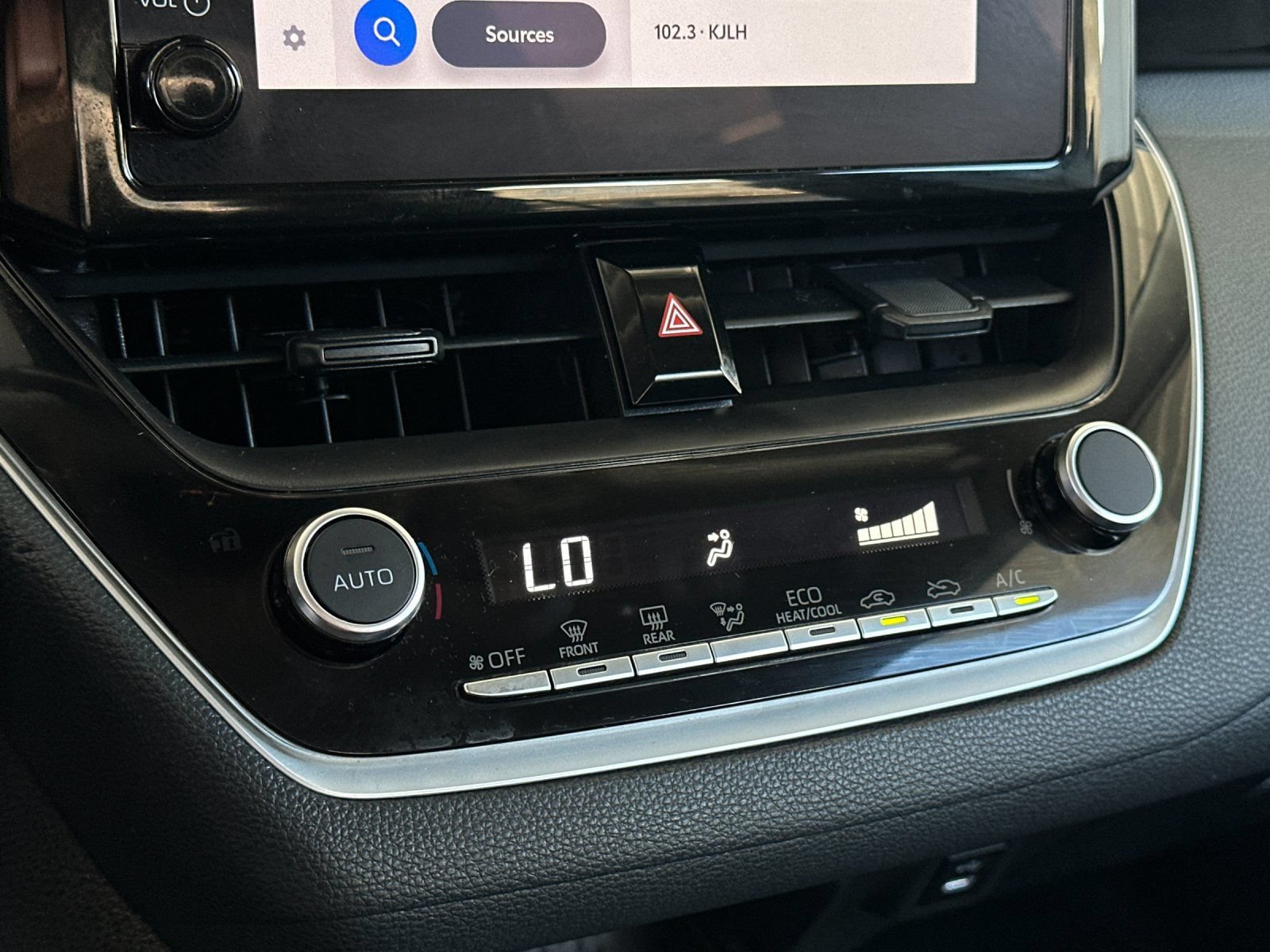 Used 2025 Toyota Corolla LE FWD image 17