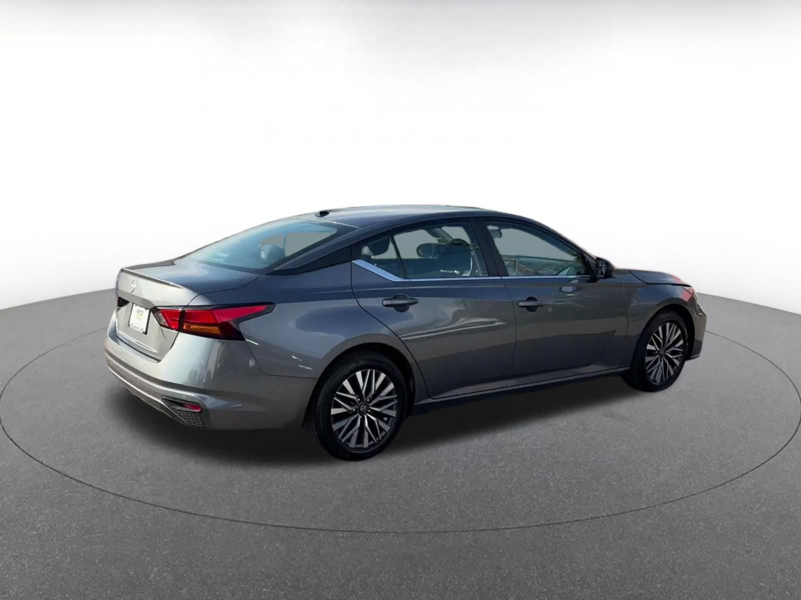 Used 2026 Nissan Altima 2.5 SV FWD image 13
