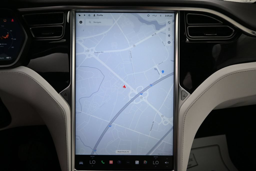 Used 2017 Tesla Model X 75D AWD/4WD image 11