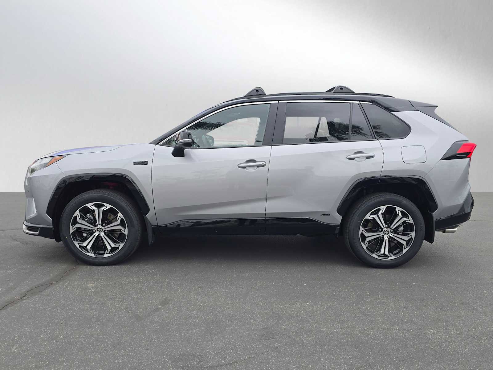 Used 2023 Toyota RAV4 XSE w/ Premium Package AWD/4WD image 6