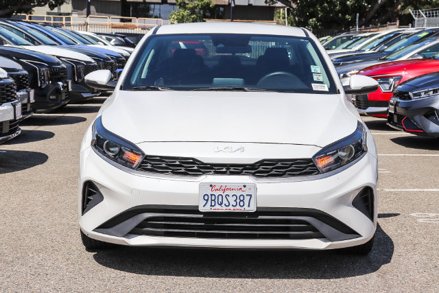 Used 2022 Kia Forte LXS w/ LXS Technology Package FWD image 3