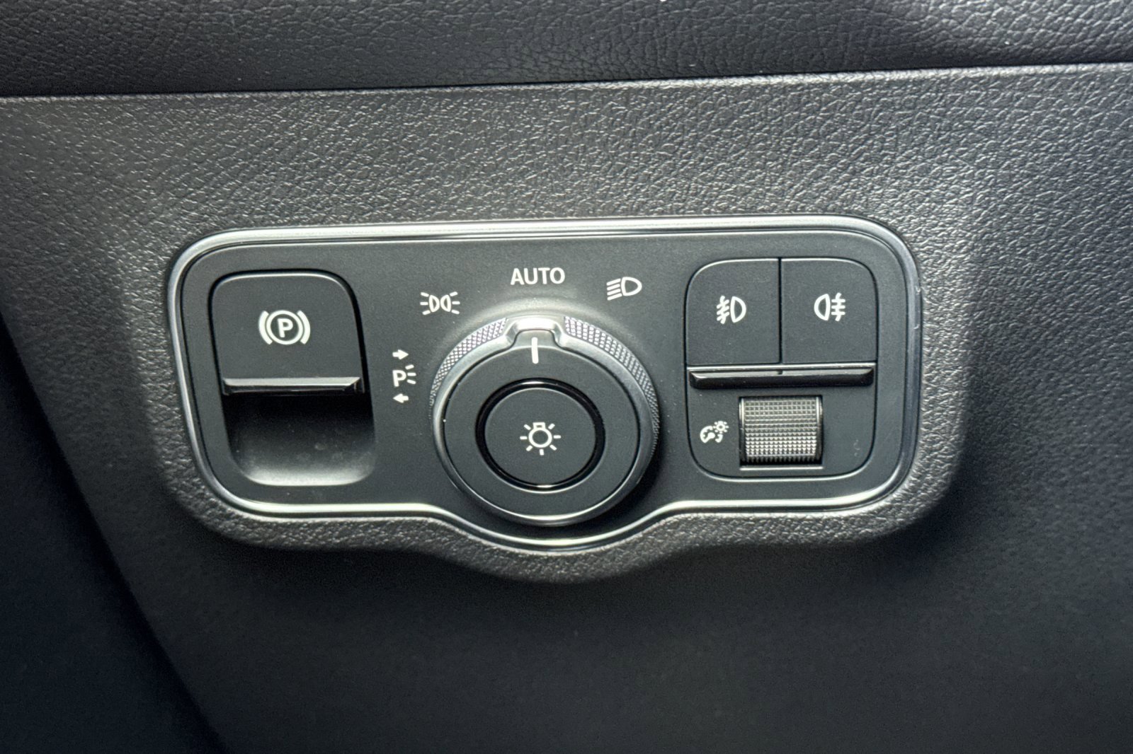 New 2026 Mercedes-Benz GLB 250 4MATIC image 28