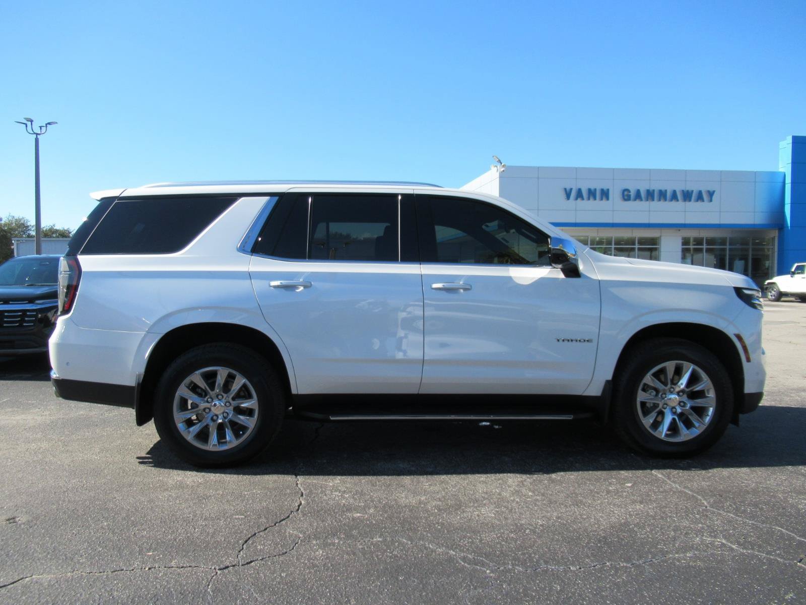 Used 2025 Chevrolet Tahoe Premier w/ Sun And Tow Package AWD/4WD image 5