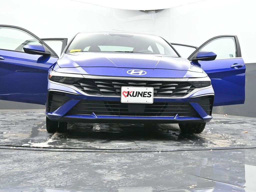 Used 2025 Hyundai Elantra SEL image 89