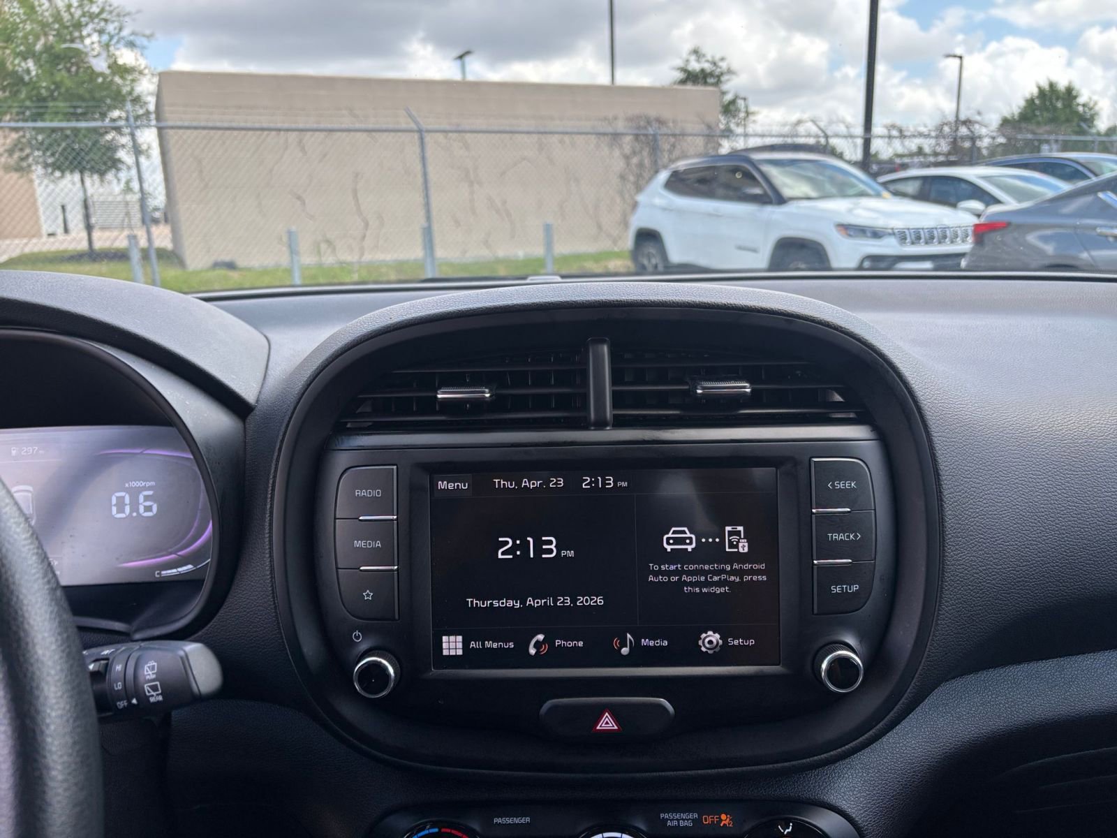 Used 2025 Kia Soul LX w/ LX Technology Package FWD image 17