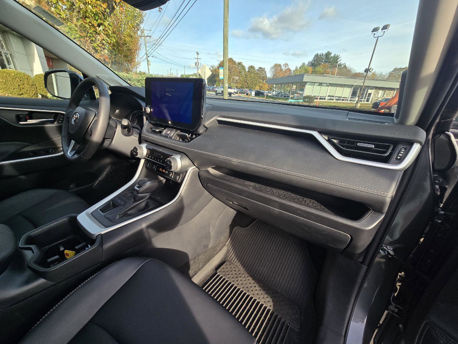 Used 2025 Toyota RAV4 XLE Premium image 14