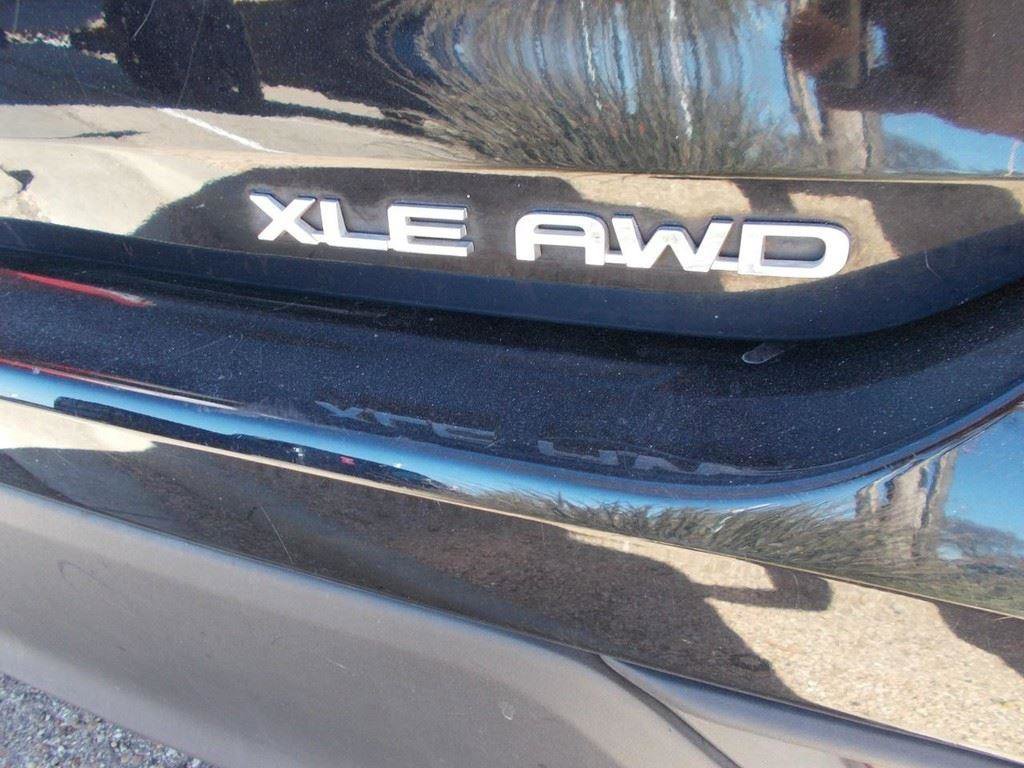 Used 2021 Toyota Highlander XLE image 9