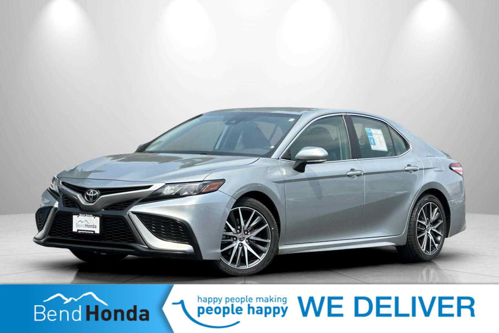 Used 2022 Toyota Camry SE w/ Cold Weather Package