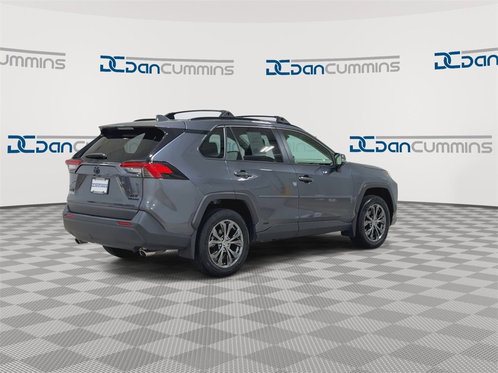 Used 2023 Toyota RAV4 XLE Premium image 8