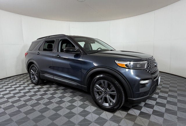 Used 2023 Ford Explorer XLT w/ Equipment Group 202A RWD image 1