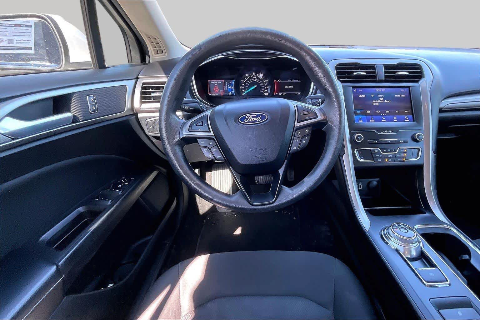 Used 2020 Ford Fusion SE FWD image 6