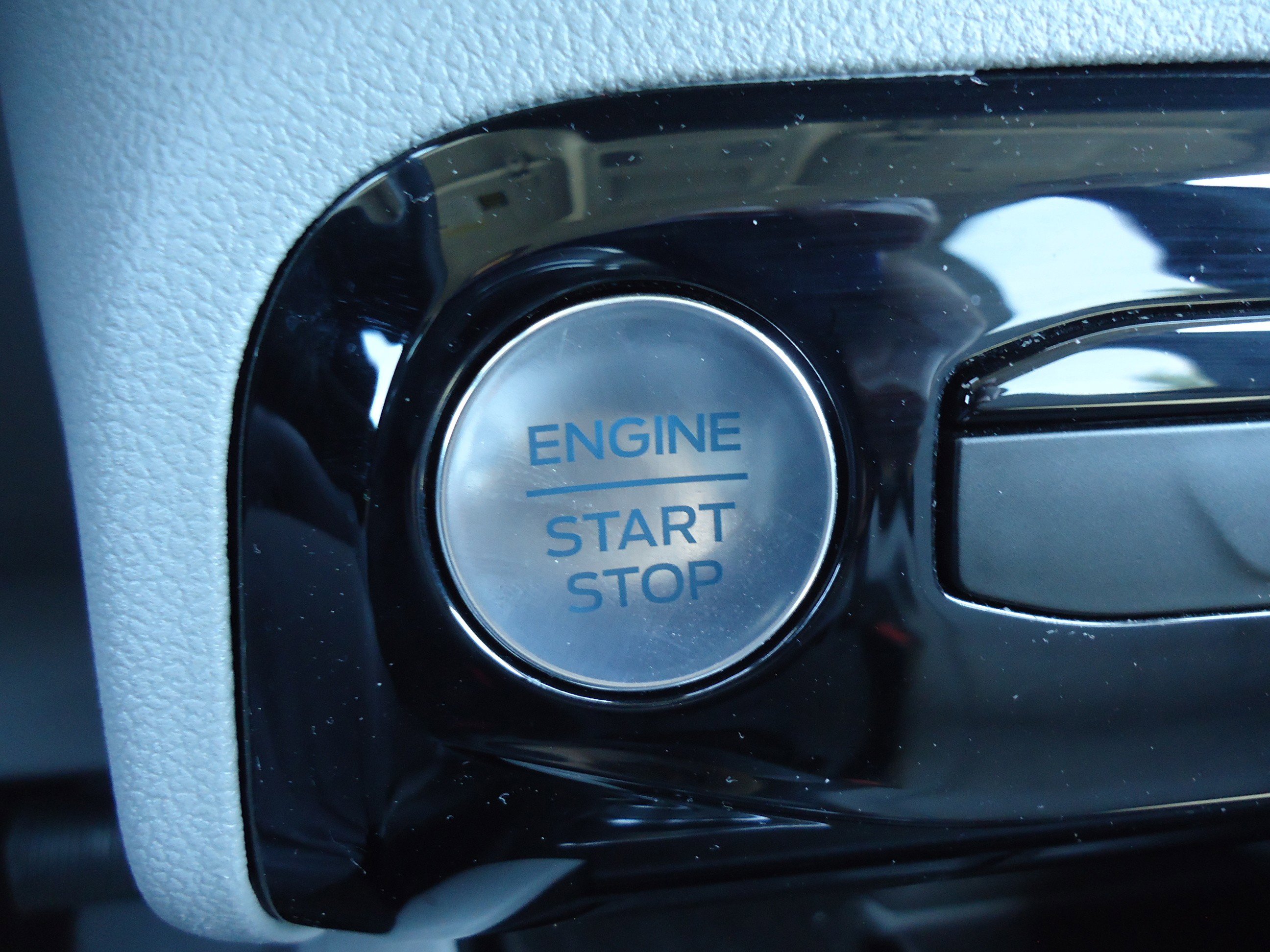 Used 2025 Ford Escape Platinum w/ Premium Technology Package AWD/4WD image 21