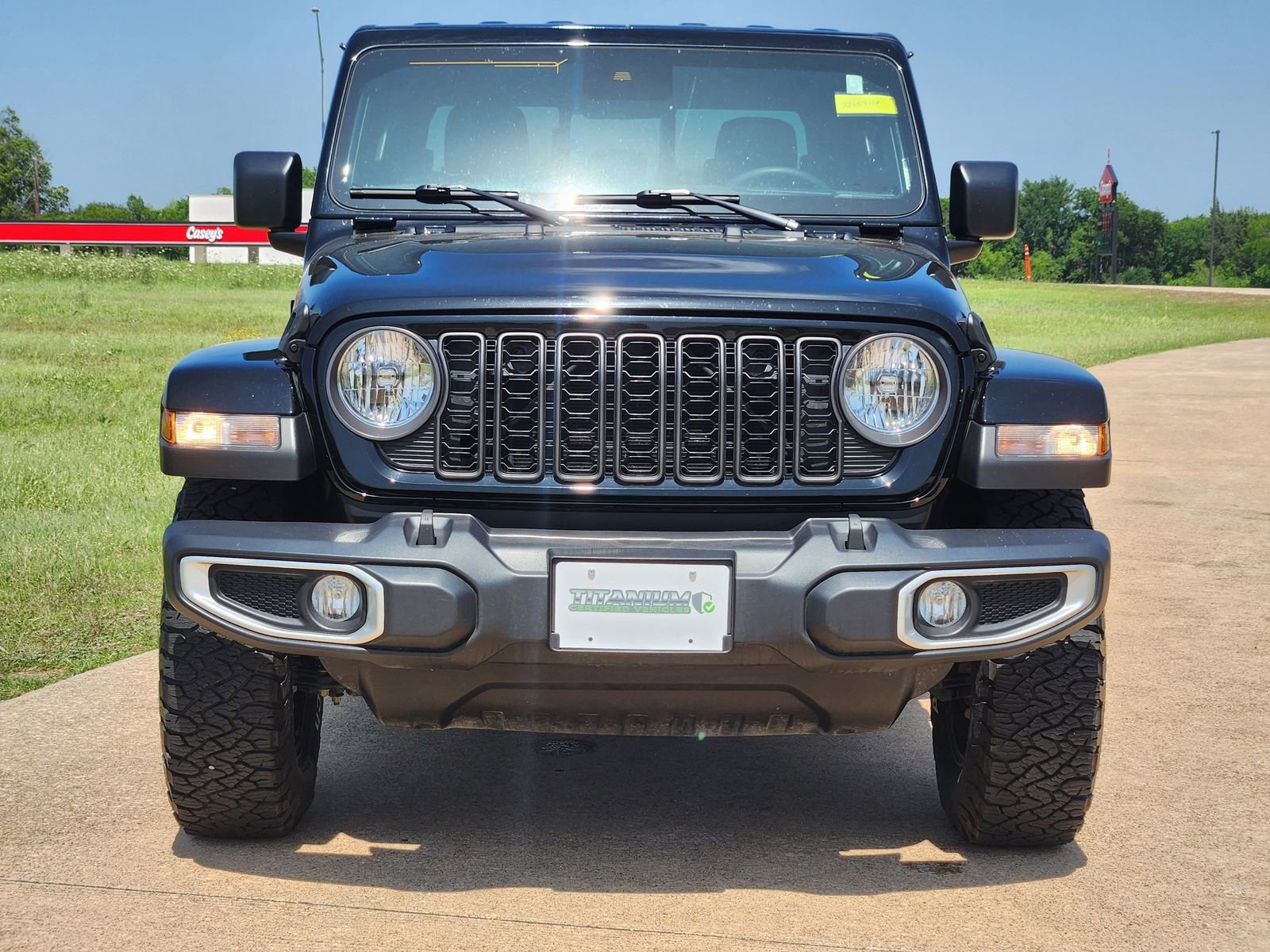 Used 2024 Jeep Gladiator Sport AWD/4WD image 6