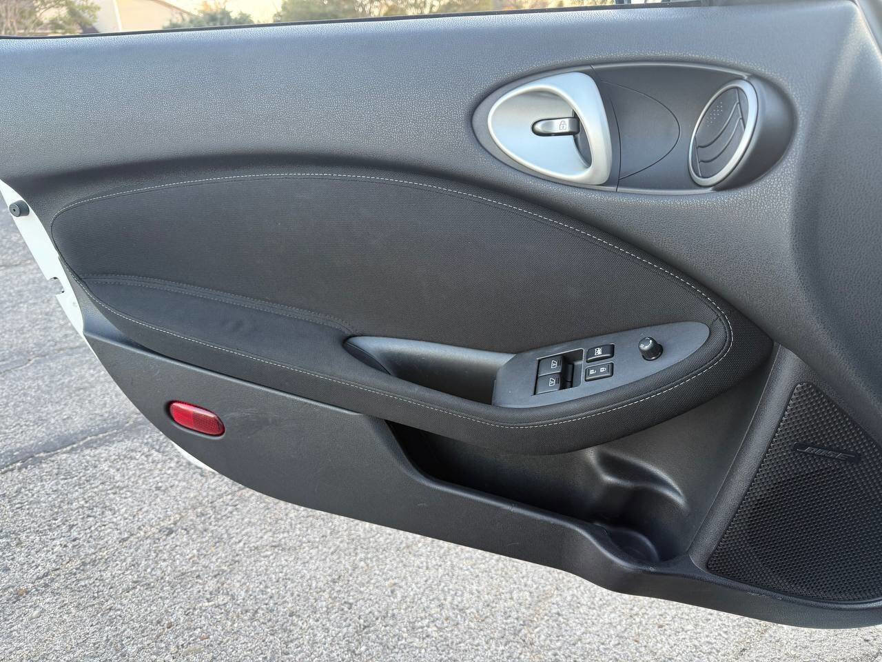 Used 2016 Nissan 370Z Coupe image 25