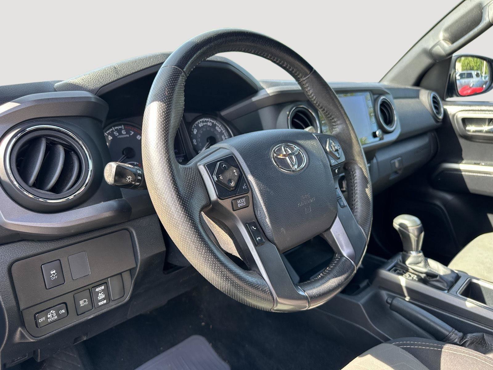 Used 2020 Toyota Tacoma TRD Off-Road w/ Technology Package AWD/4WD image 11