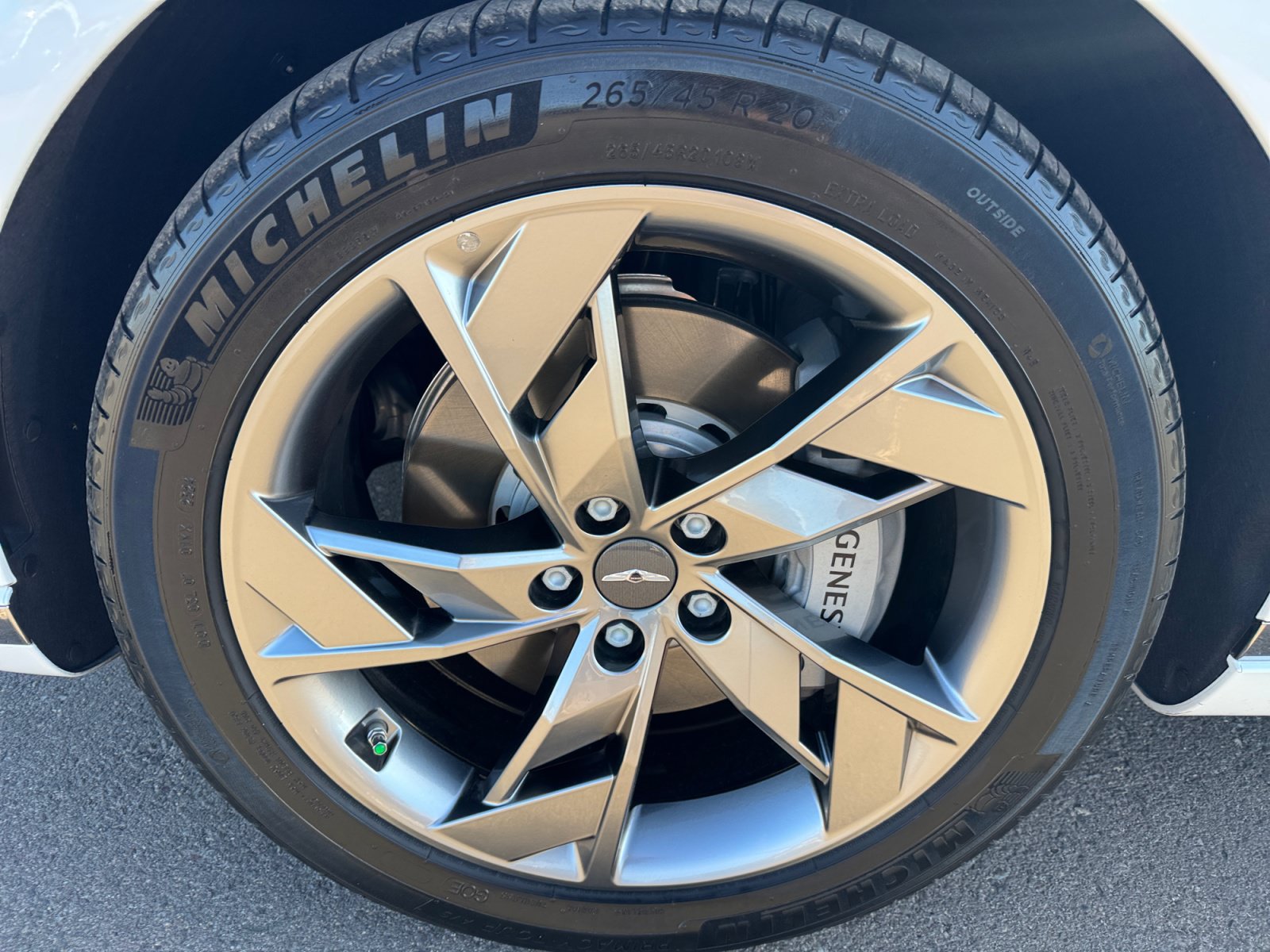 Used 2025 Genesis Electrified GV70 AWD/4WD image 26