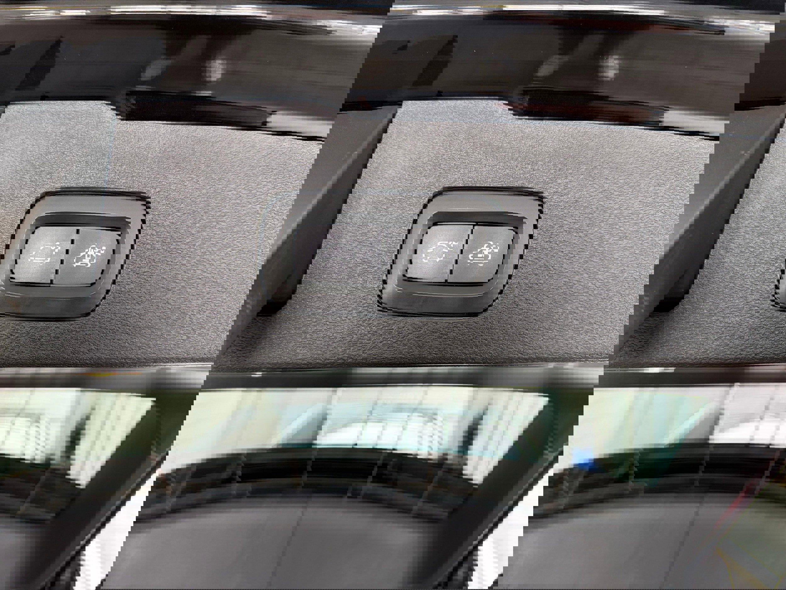 Certified 2024 Volvo V60 B5 Cross Country Plus w/ Protection Package Premier image 27