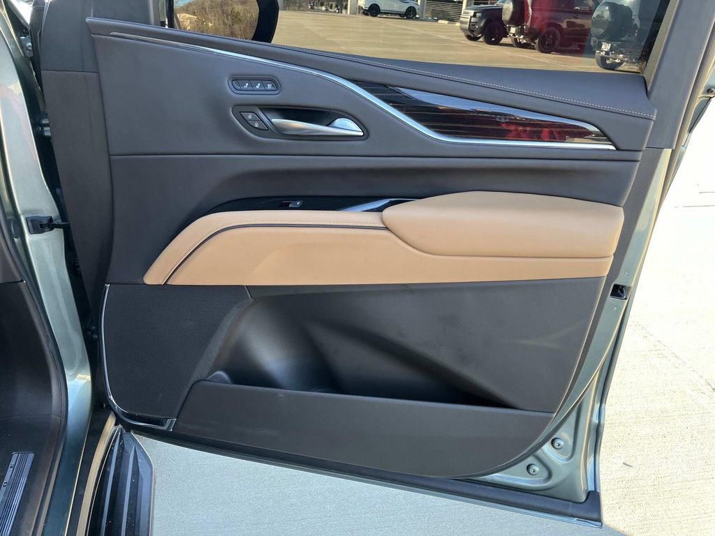 Certified 2024 Cadillac Escalade Premium Luxury image 23