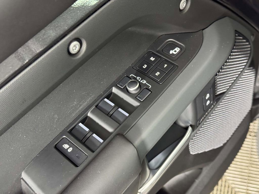 Used 2022 Land Rover Defender 110 X-Dynamic HSE image 18