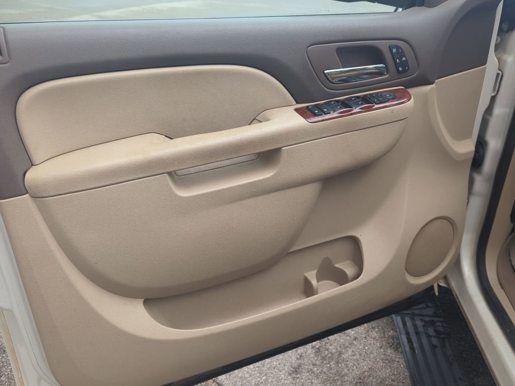 Used 2013 Chevrolet Avalanche LTZ AWD/4WD image 17