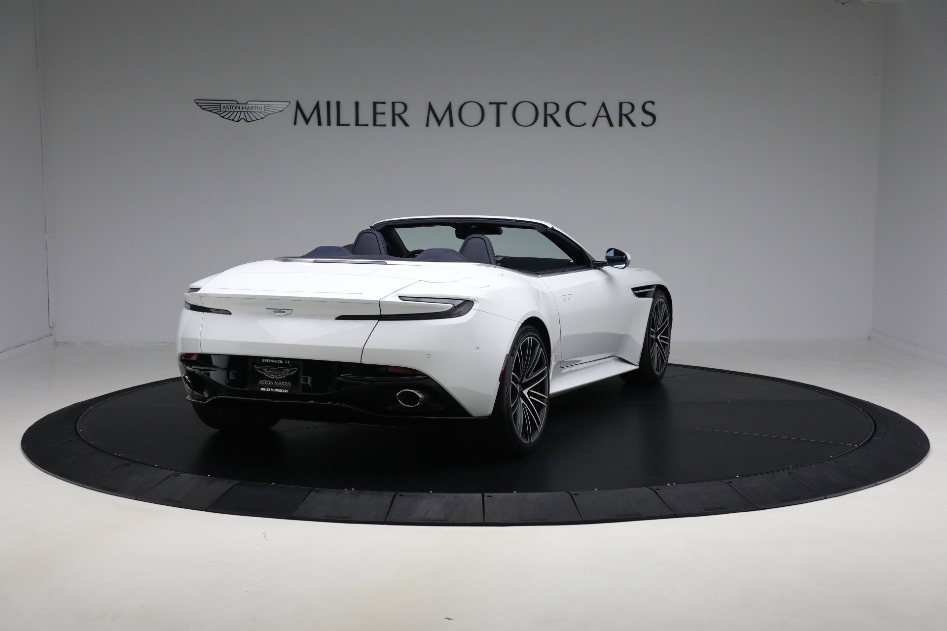 Used 2024 Aston Martin DB12 Convertible image 7