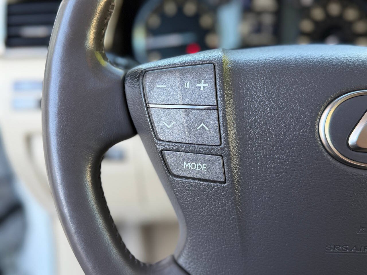 Used 2013 Lexus LX 570 4WD w/ Luxury Pkg image 81
