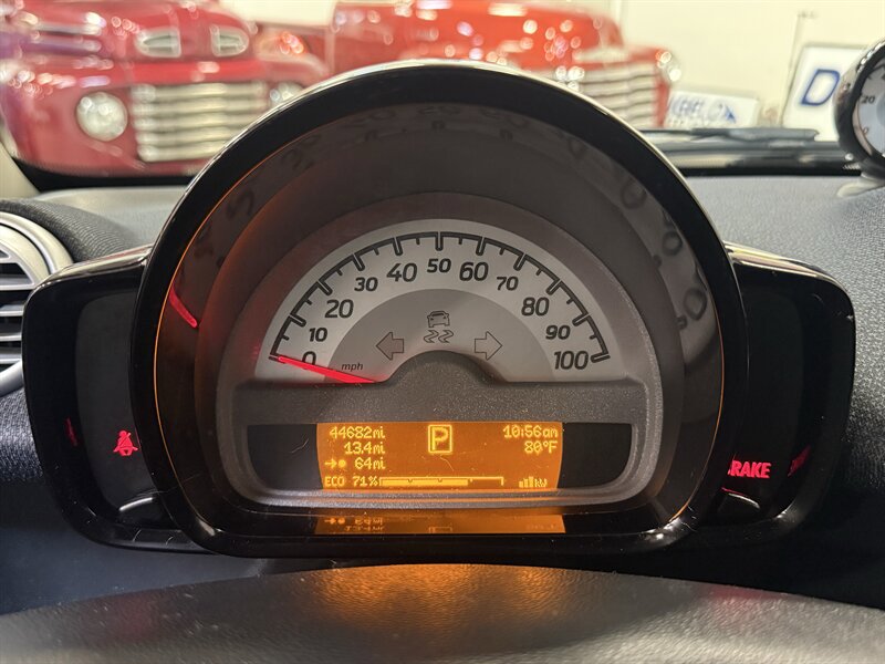 Used 2015 smart fortwo electric drive RWD image 24