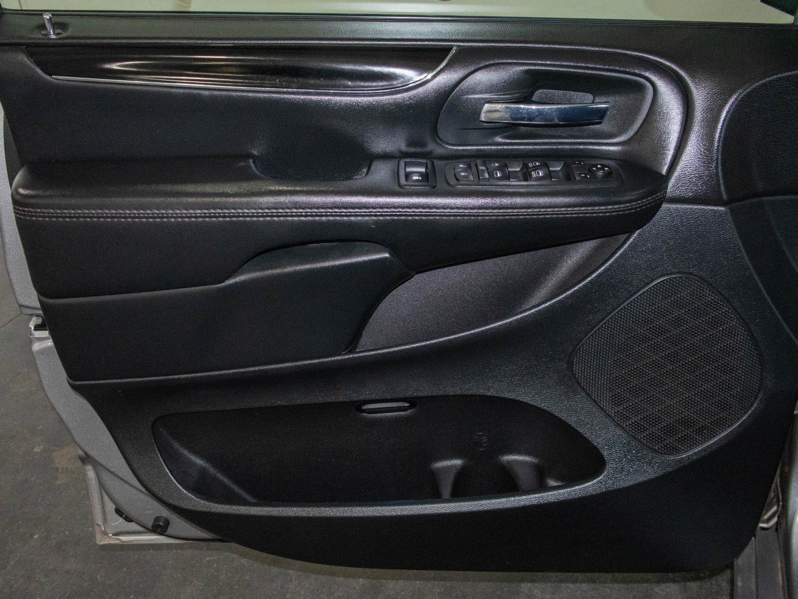 Used 2020 Dodge Grand Caravan SE image 10