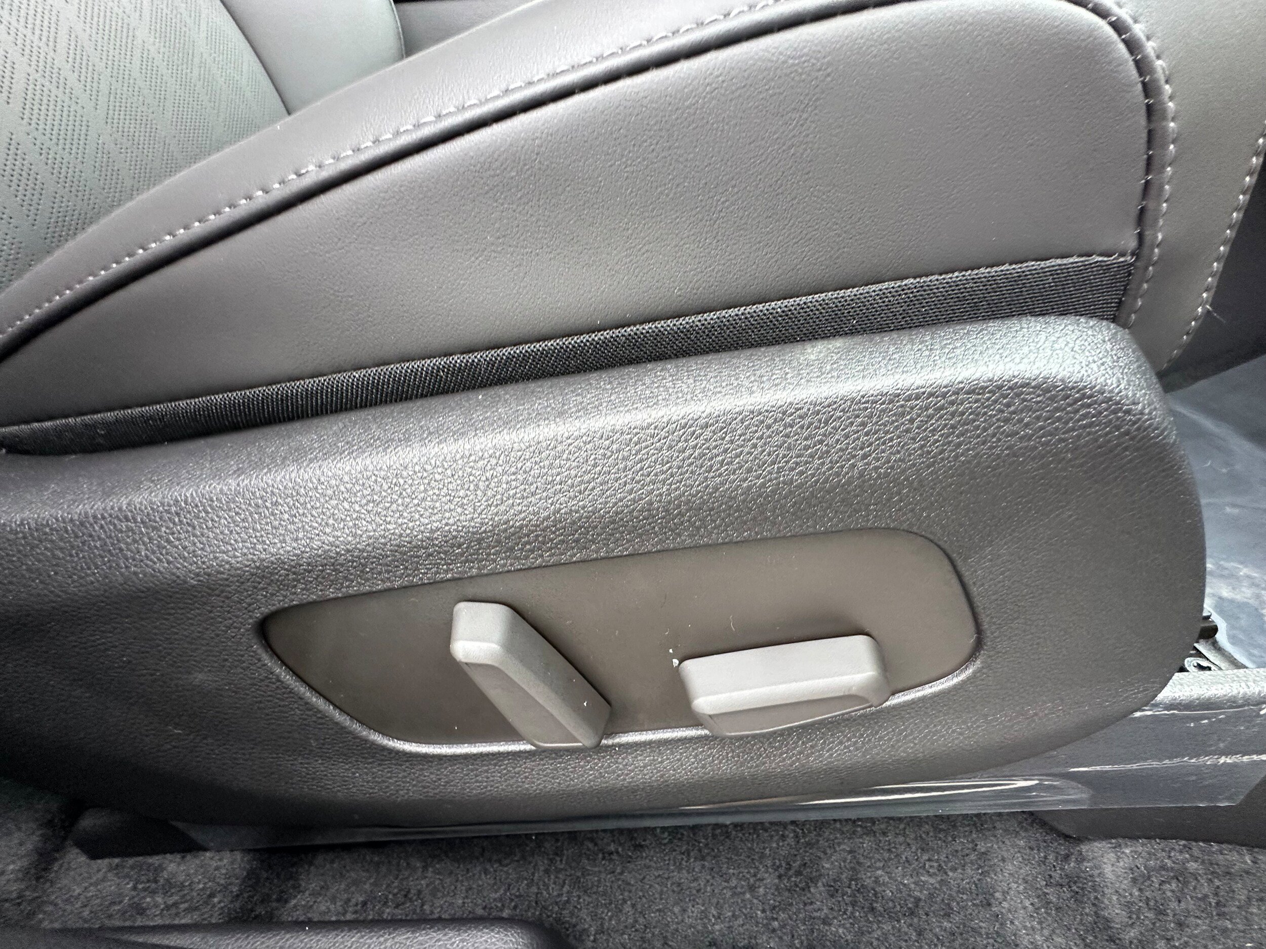 New 2026 Kia Carnival EX FWD image 27