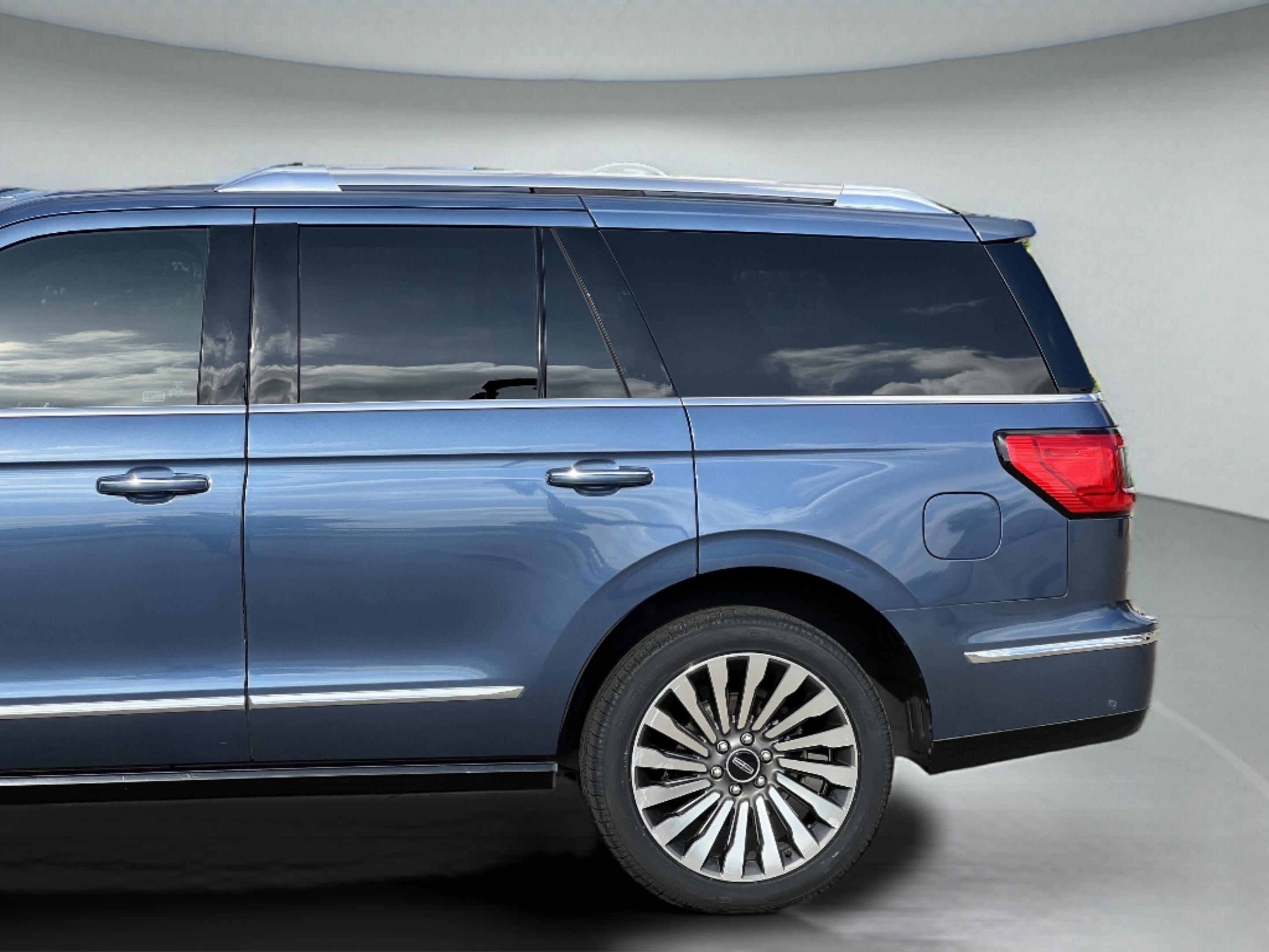 Used 2020 Lincoln Navigator Reserve w/ Luxury Package image 25