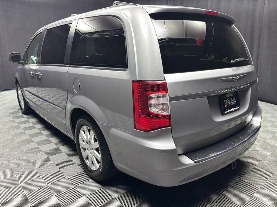 Used 2016 Chrysler Town & Country Touring w/ Driver Convenience Group image 3