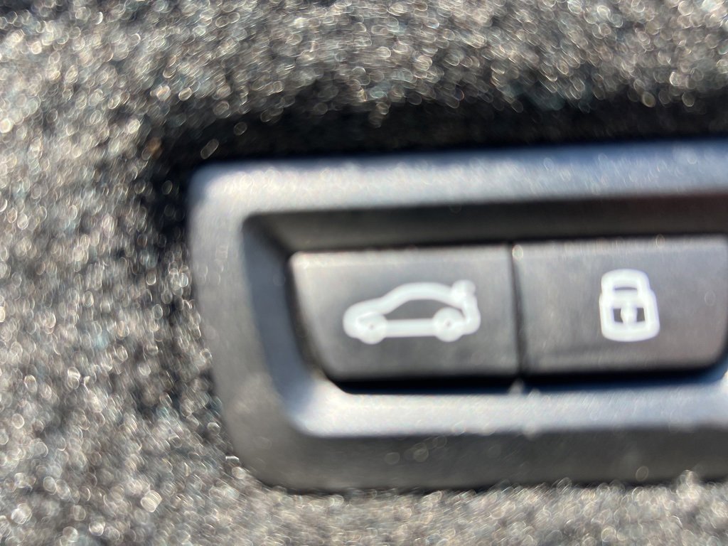 Used 2023 BMW 760i xDrive image 9