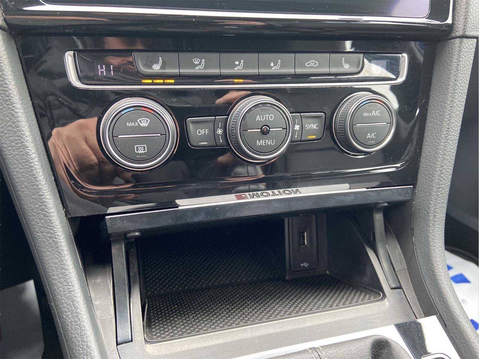 Used 2019 Volkswagen Golf R 4-Door image 31