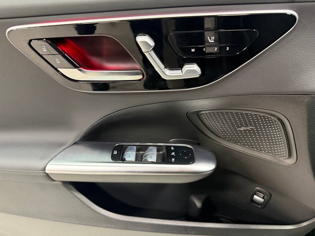 Used 2025 Mercedes-Benz C 300 4MATIC Sedan image 18