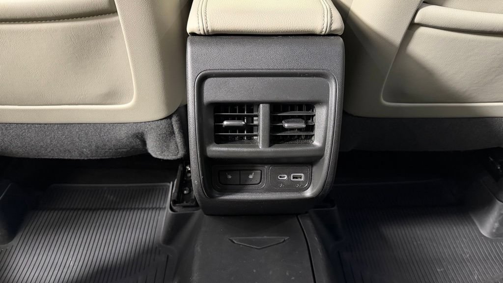 Used 2019 Cadillac XT4 Luxury w/ Cold Weather Package FWD image 26