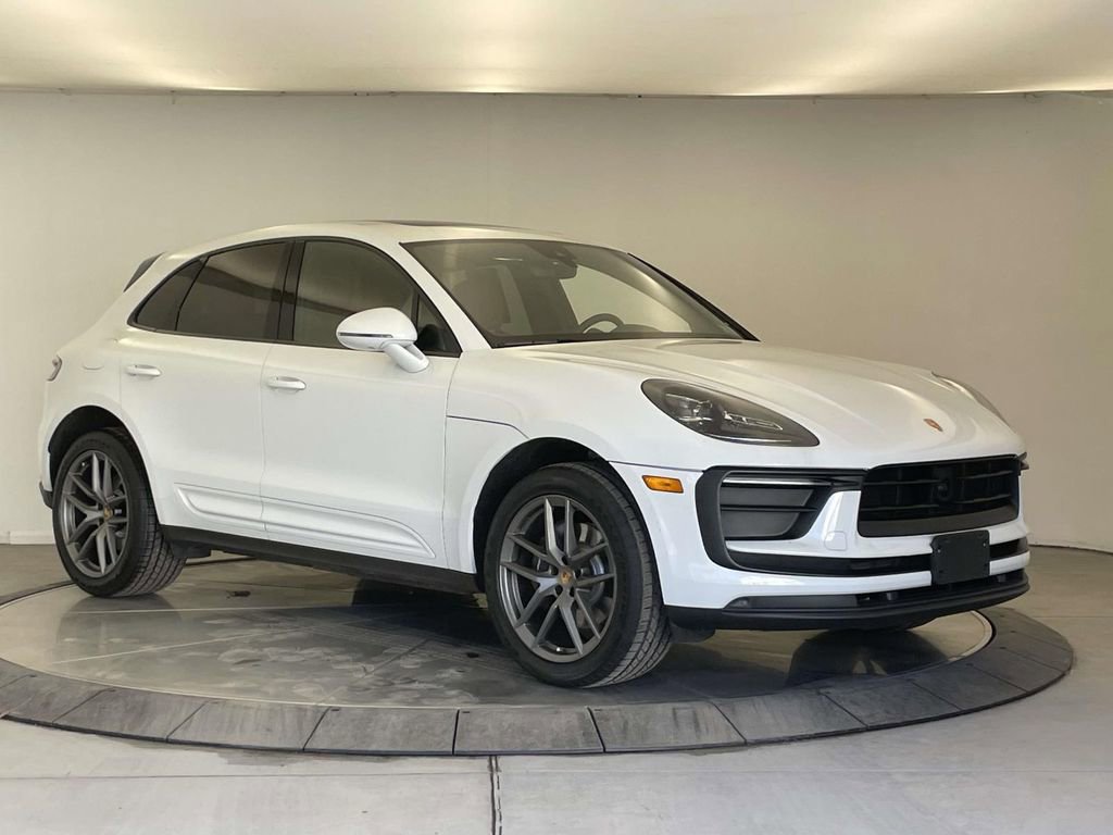 Certified 2023 Porsche Macan AWD/4WD image 9