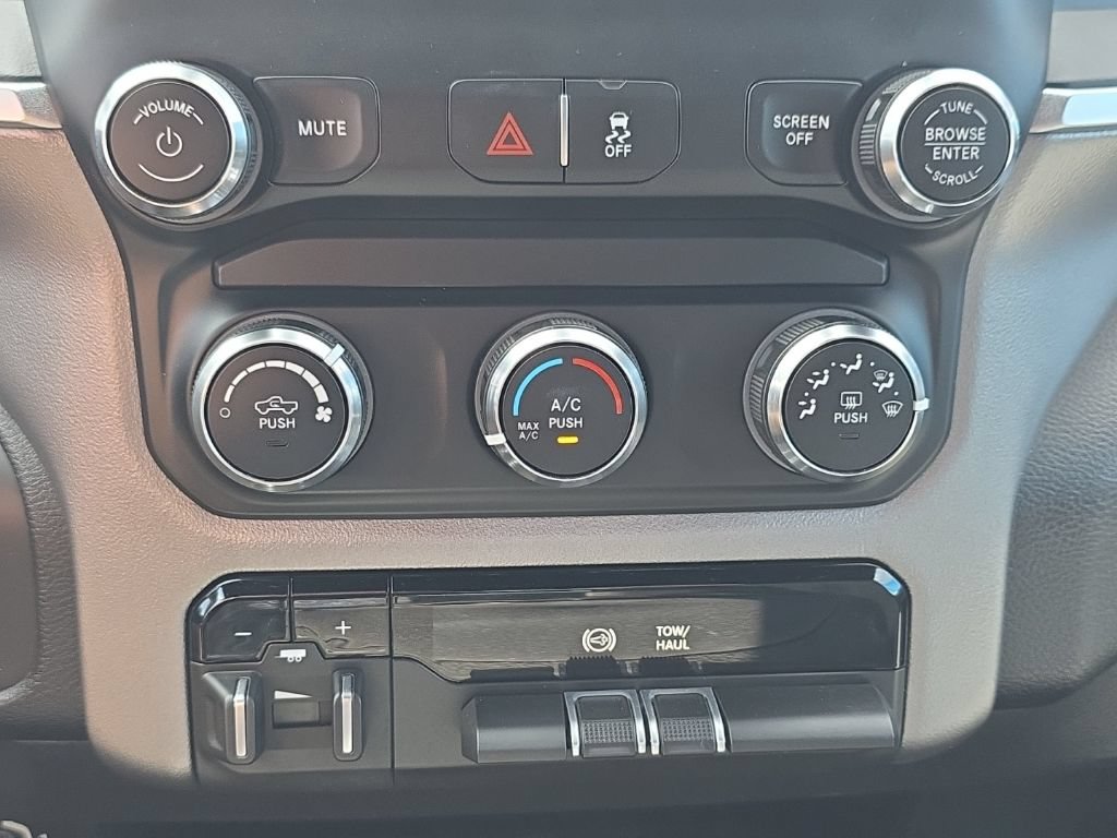 Used 2024 RAM 2500 Big Horn AWD/4WD image 40