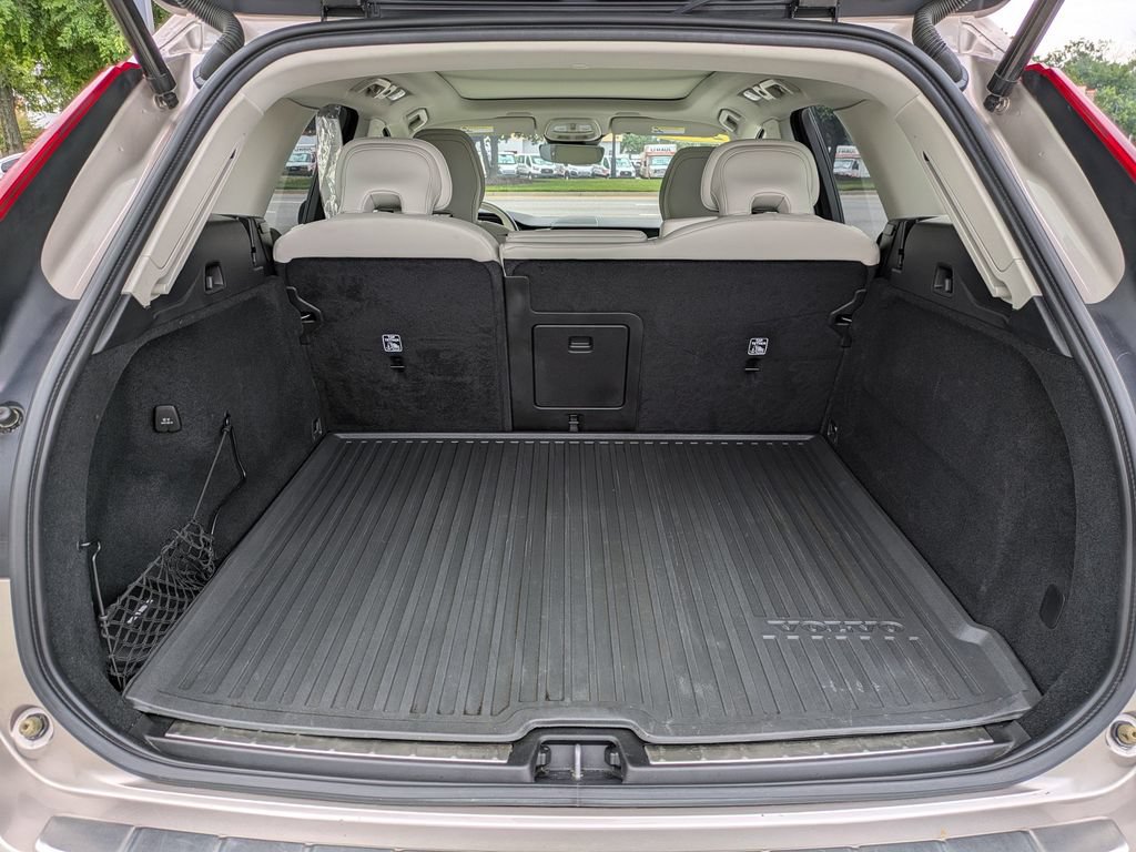Certified 2023 Volvo XC60 B6 Ultimate w/ Protection Package Premier AWD/4WD image 13