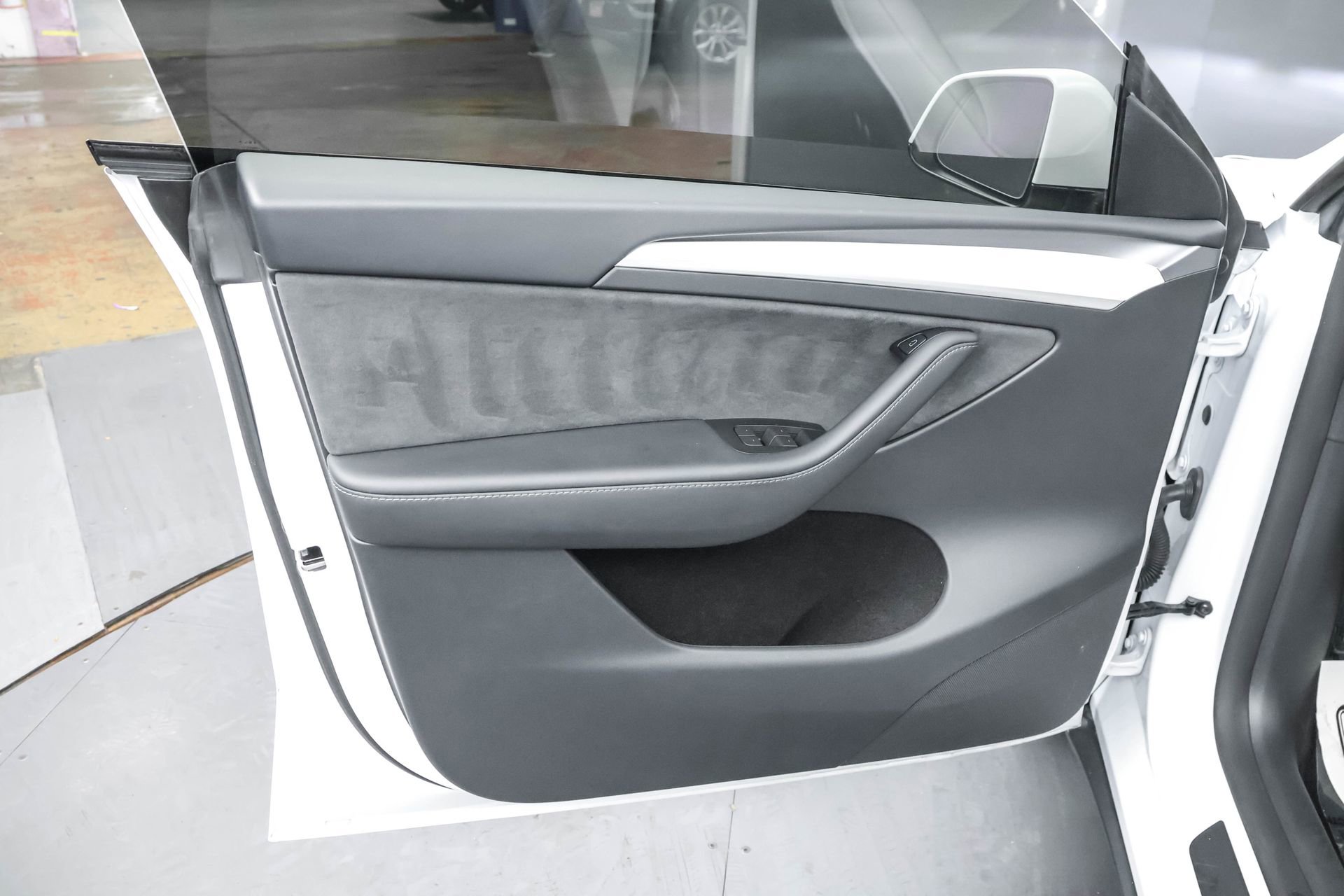 Used 2024 Tesla Model Y Performance image 11