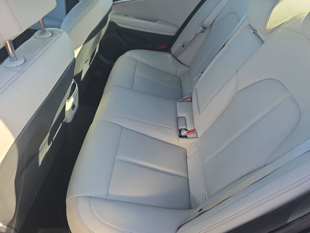 Used 2025 Genesis G70 2.5T RWD image 14