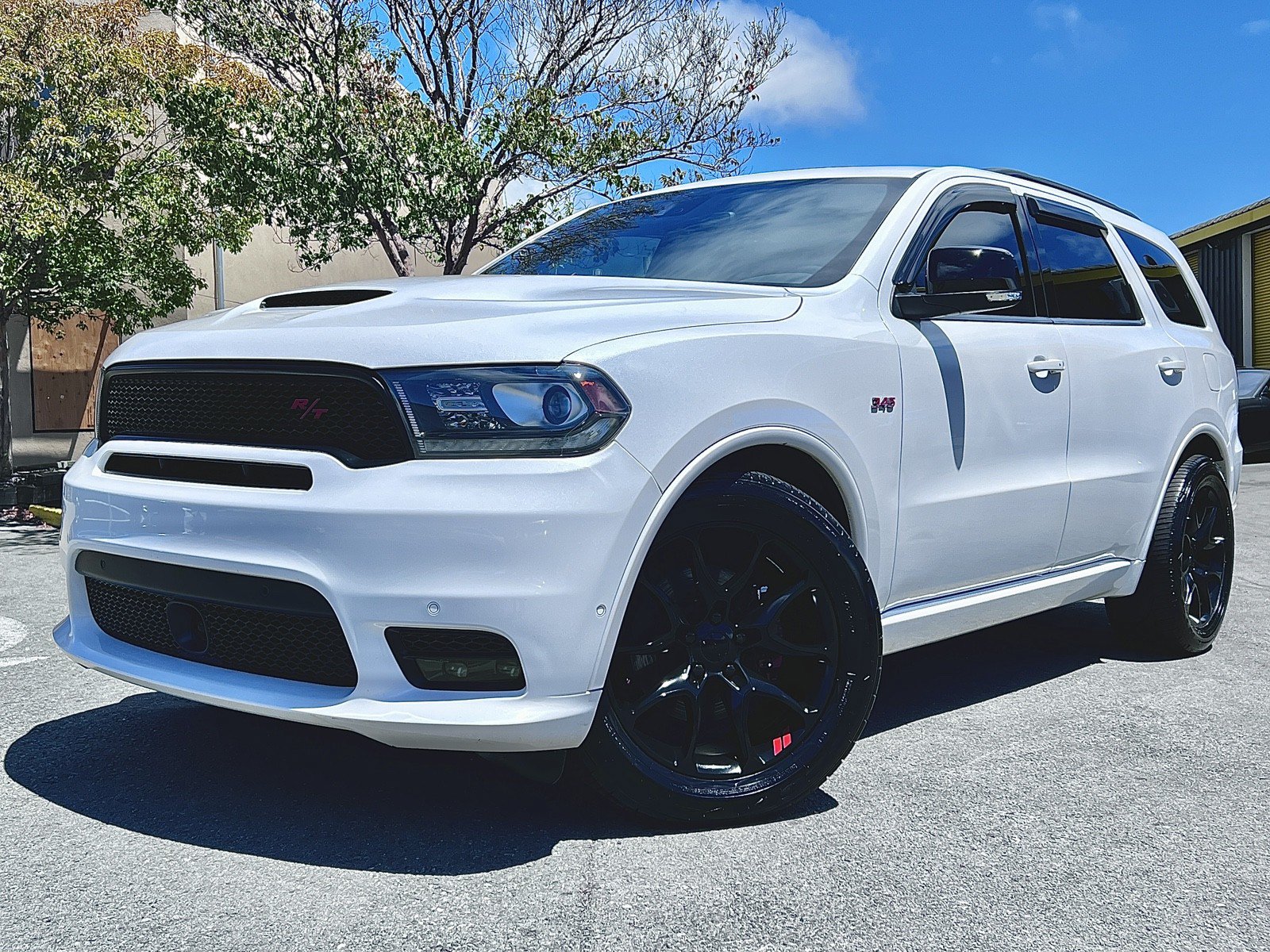 Used 2018 Dodge Durango R/T w/ Technology Group AWD/4WD image 2