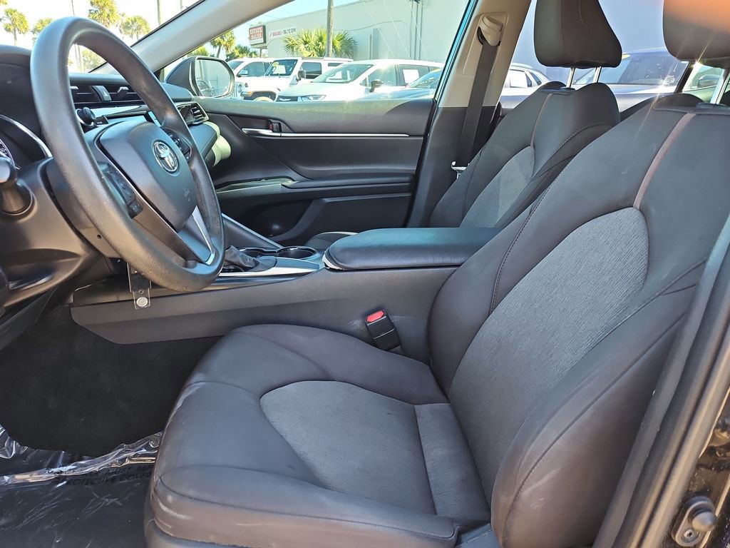 Used 2020 Toyota Camry LE image 15