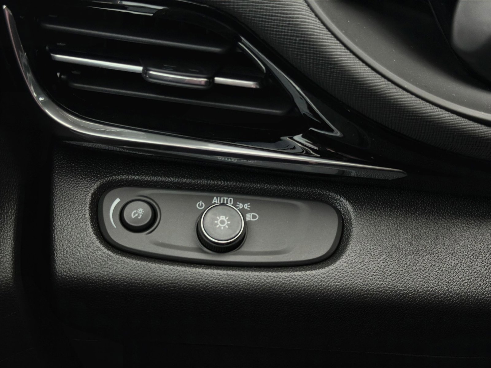 New 2026 Buick Envista Sport Touring w/ Convenience I Package FWD image 22