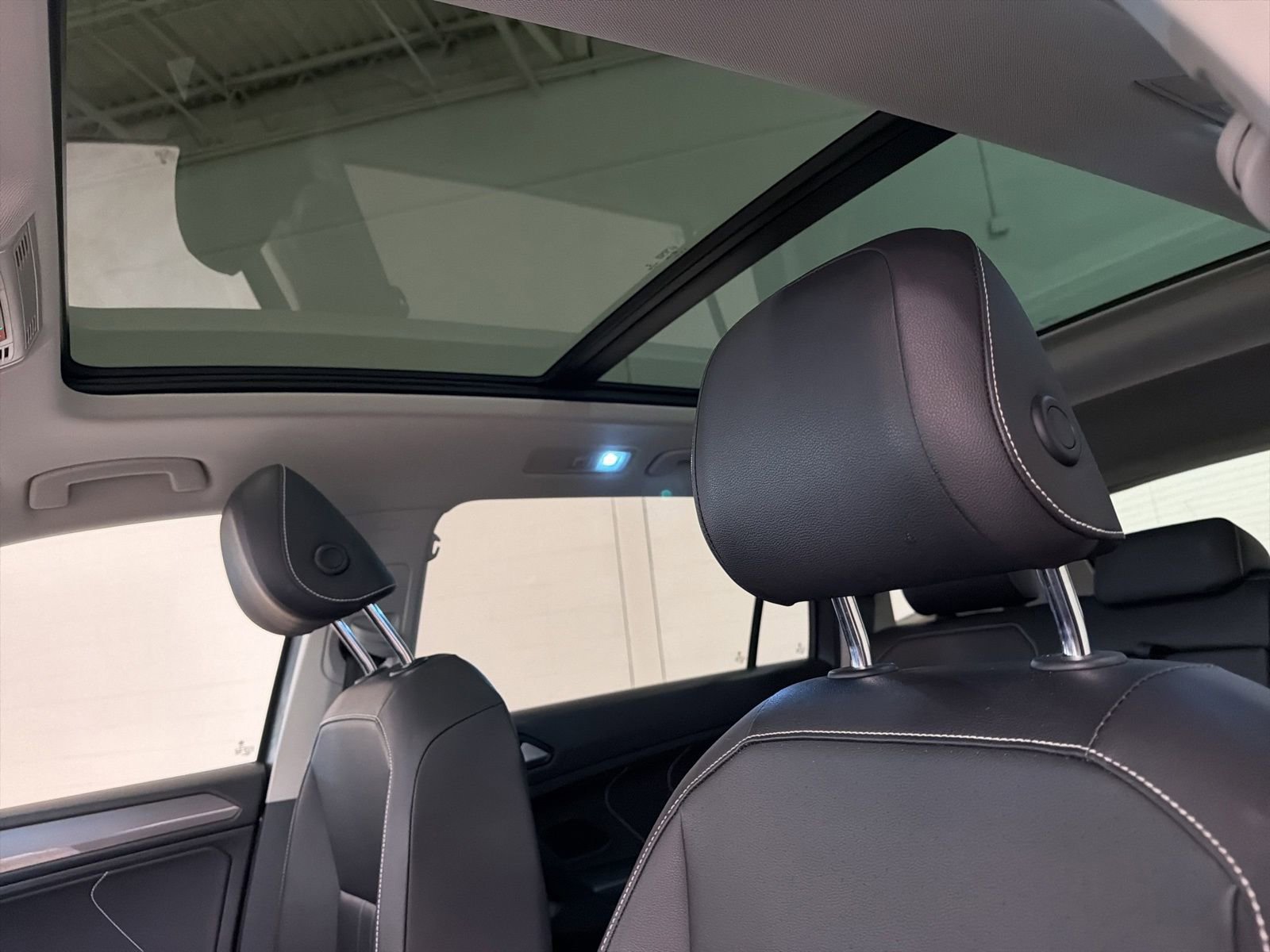 Used 2022 Volkswagen Tiguan SE image 17