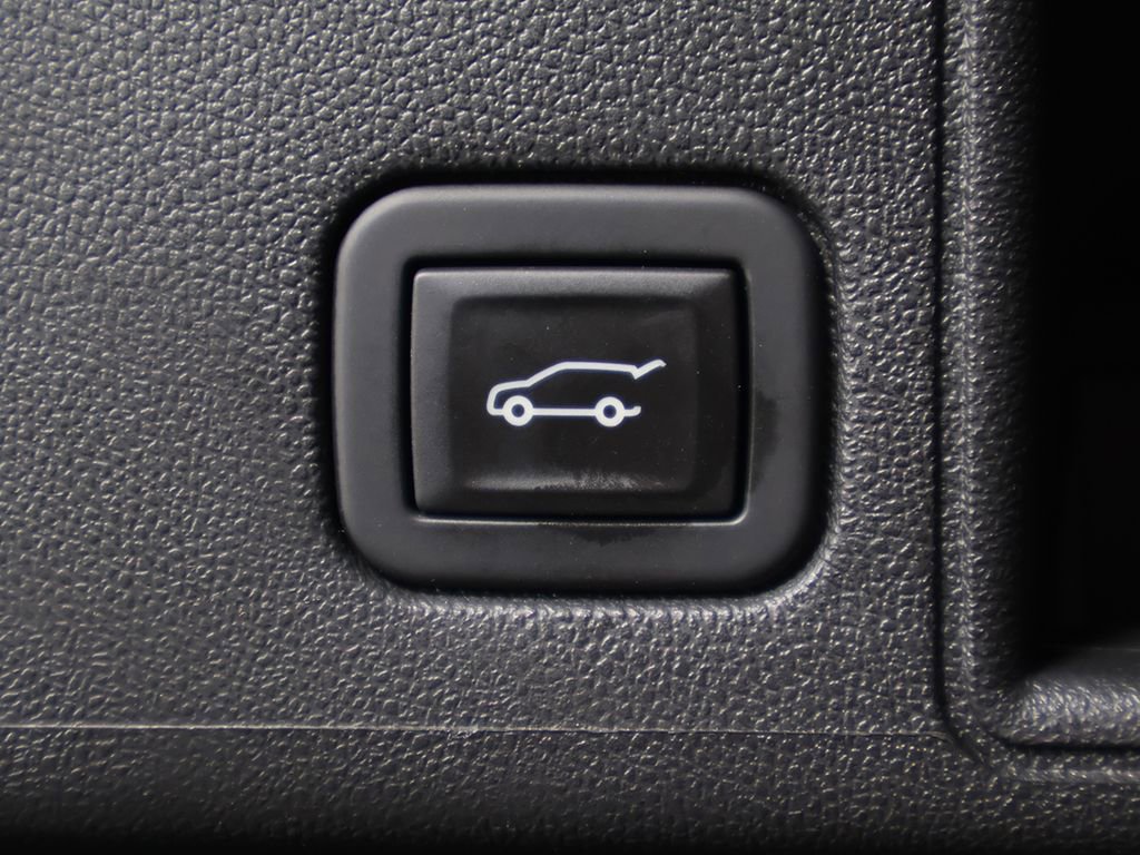 Used 2023 GMC Terrain SLE w/ Driver Convenience Package FWD image 17