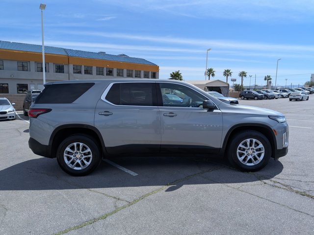 Used 2023 Chevrolet Traverse LS image 4